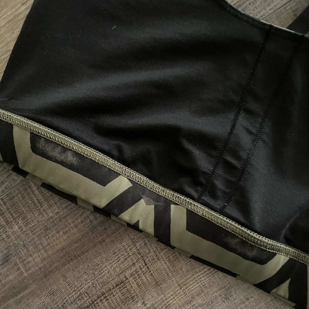 Lululemon - Picture 5 of 7